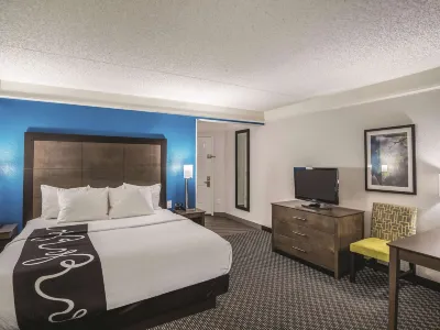 La Quinta Inn & Suites by Wyndham Phoenix Chandler Hotels in Ahwatukee Foothills