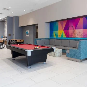 Home2 Suites by Hilton St. Louis Downtown Отели рядом с достопримечательностью «Старое здание суда»