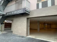 Hotel Il Grandit فنادق في ساكاي