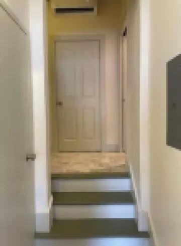 New Modern Studio- Hop Skip & Jump to Waterfront