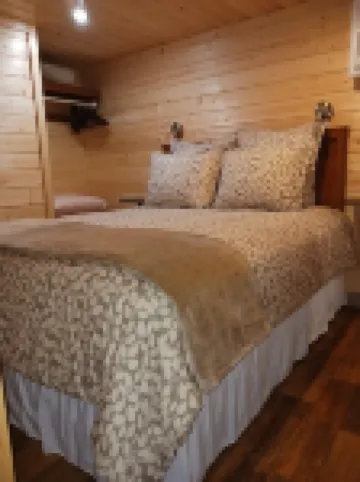 5 minutes to Lake Almanor! Cozy cabin -Brand new construction!