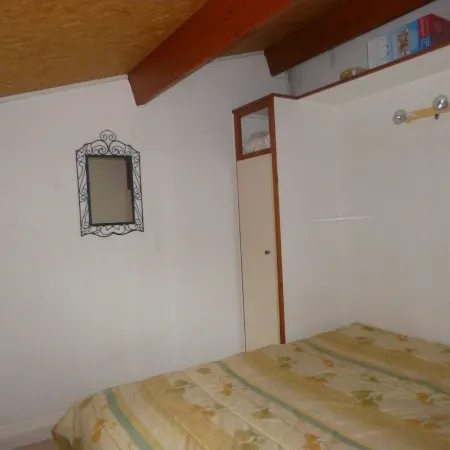 Rental villa 800 meters from the beach in St Pierre la Mer Отели в г. Флёри