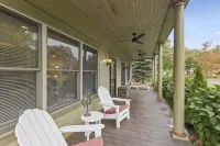 Douglas Hideaway - A Cozy 1-Bedroom Condo in Douglas, Michigan!