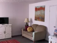 Vacation Condo #5 2BR with full kitchen, walk to river and shops, pets welcome