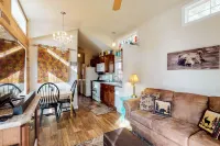 Tiny home cottage w/ mountain view, kitchen & firepit - dogs OK Hotels in Green Mountain Falls