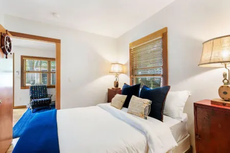 Buoy Cottage Отели рядом с достопримечательностью «Sag Harbor Historical Museum: The Annie Cooper Boyd House»