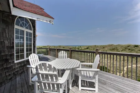 Oceanfront House with private hot tub, outdoor pool, tennis, ocean & beach views