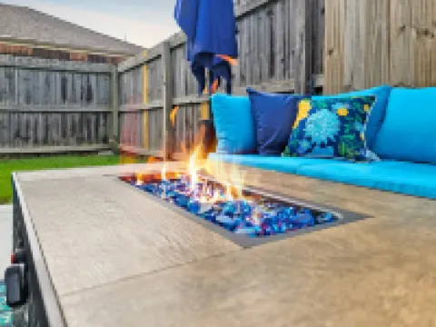 Charming Retreat with Gas Fire Pit - Inviting and Cozy Escape