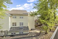 Charming Condo with Pool Access and Nature Trails - Serene Retreat Margaritaville Lake Resort Lake of the Ozarks 주변 호텔