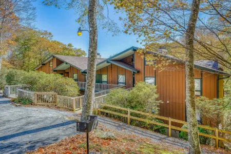 Bee Branch 01 Отели в г. Хитон