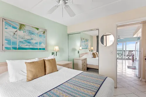 Fabulous Ocean View and Full Kitchen - Stunning Balcony Suite Hotels in Crescent Beach