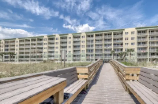 Spacious 2nd-floor condo on Okaloosa Island with Gulf-front pool & fitness room
