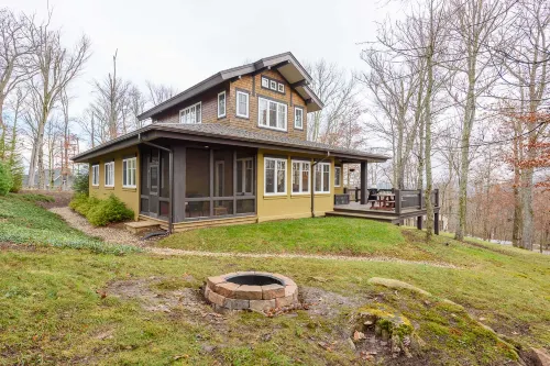 Contemporary Mountain Retreat with Media Room and Fireplace - Charming Escape
