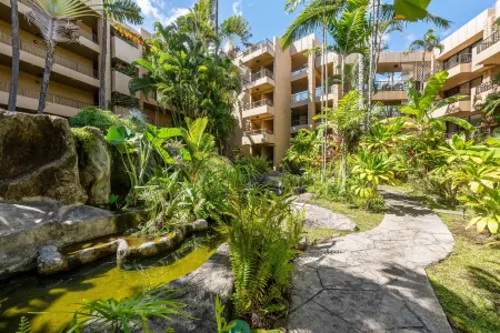 Daily Activities and Lush Garden Views - Stunning Hawaiian Oasis Отели рядом с достопримечательностью «Лахайна Джодо Мишен»
