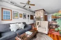 Charming Oasis with Spacious Living and Grill - Serene Getaway Retreat