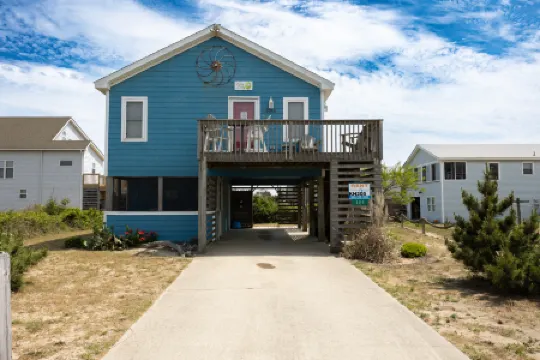 Direct Access and Stunning Ocean Views - Gorgeous Beach Cottage