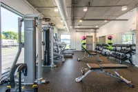 Chic Modern Nashville Condo * Pool, Patio, Parking