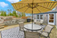 Charming Lakeside Escape with Kayaks and Fire Pit - Cozy Retreat