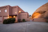 Private Hot Tub and Rooftop Deck with Views - Stunning Retreat
