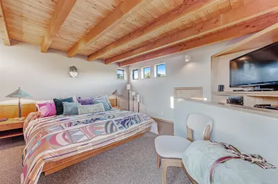 Sea Ranch cottage with private hot tub, shared pool, & sauna - near Bluff Trail