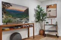 Convenient Access to Scenic Trails and Dining - Charming Bright Retreat Hotels in Camas