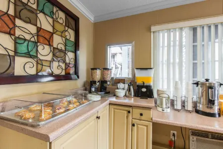 Rodeway Inn Escondido Downtown Отели в г. Хидден Медоус