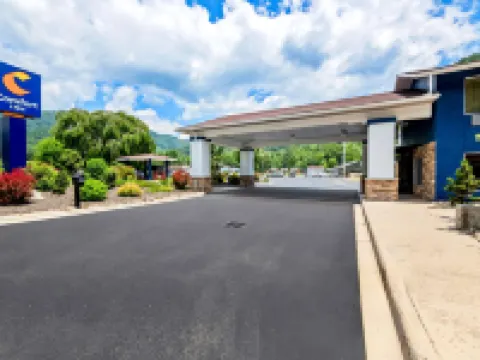 Comfort Inn Near Great Smoky Mountain National Park Hotels in Maggie Valley