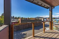 Gourmet Kitchen and Stylish Living Space - Charming Townhouse Retreat