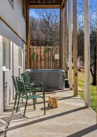 Mountain Top Retreat- amazing views, hot tub, game room, fire pit, pet-friendly