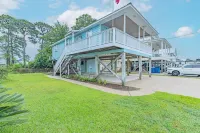 Stunning Bay Views and Cozy Deck - Charming Beach Escape