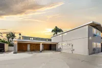 Steps from Beach with Modern Amenities - Cozy Coastal Escape
