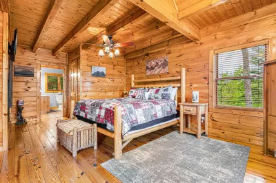 Secluded w/ Epic Outdoor Activities*Hot Tub*Games Hotels in Cosby