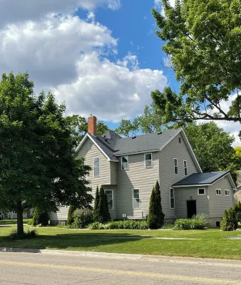 Amazing New Remodeled 2-bedroom apartment in welcoming Alma with WiFi, AC