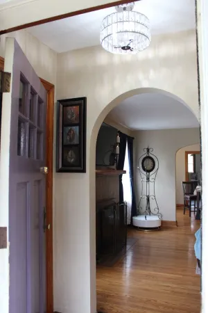 Charming Modern Retreat Near Downtown Jeffersonville & Bob Hedge Park