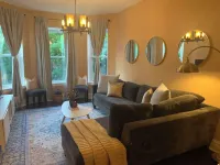 Serene 3-bedroom apartment in Chicago Hotels in Andersonville