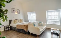 Fox House Studios, Aparthotel
