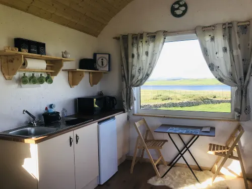 The Snuggly Sheep Shepherd Hut & Sauna Farm Stay - 레지던스
