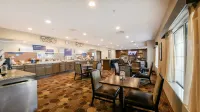 Holiday Inn Express & Suites Chicago-Deerfield/Lincolnshire Các khách sạn ở Wheeling