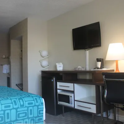 Howard Johnson by Wyndham Kingston Hotels near Agnes Etherington Art Centre