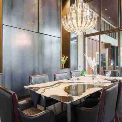 通羅豪華現代泳池按摩浴缸別墅5臥室 Dining/Meeting Rooms