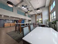 Hampton Inn & Suites by Hilton Tacoma - breakfast