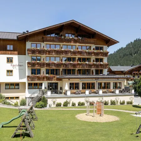 Hotel Roslehen Отели в г. Санкт-Иоганн-им-Понгау
