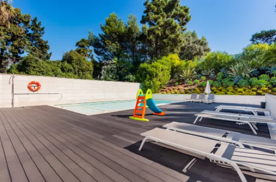 Luxury Beach Experience in Lisbon