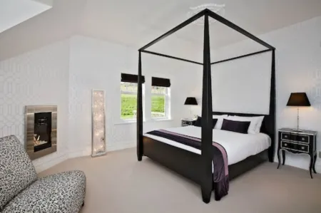 Camp Estate by Larnach Castle Отели в г. Данидин