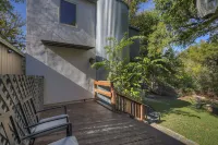 Arbor Inn-2 Blocks to Main Street! Hotels in Fredericksburg