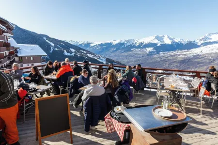 Hotel Emeraude Отели в г. Савойя