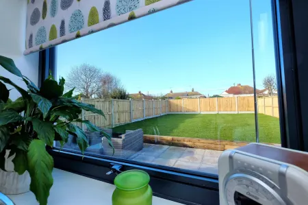 Beach Retreat with Parking Near the Sea Отели в г. Уайтстейбл