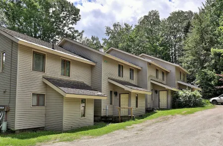 Hemlock Ridge 2B- Charming Two Floor Condo in the Heart of Killington, Perfect! Condo