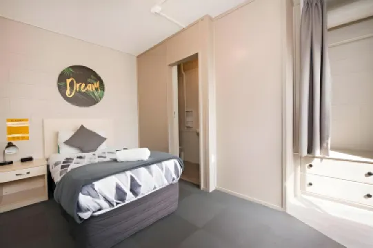 Bridge Backpackers Hotel di 