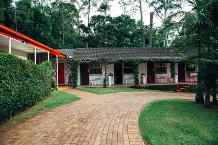 Tall Trees Motel Mountain Retreat Отели в г. Вонгаваллан